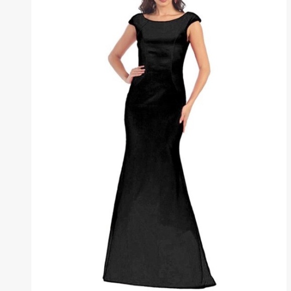 BNWT elegant black gown - Picture 1 of 14